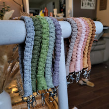 Load image into Gallery viewer, Macrame Wristlet Keycahin
