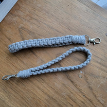 Load image into Gallery viewer, Macrame Wristlet Keycahin
