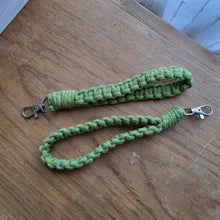 Load image into Gallery viewer, Macrame Wristlet Keycahin
