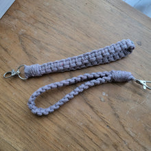 Load image into Gallery viewer, Macrame Wristlet Keycahin
