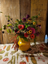 Load image into Gallery viewer, Designer's Choice Arrangments
