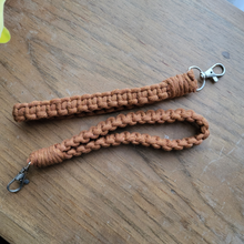 Load image into Gallery viewer, Macrame Wristlet Keycahin
